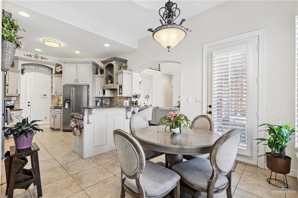 Photo 8 of 629 Sabal Avenue