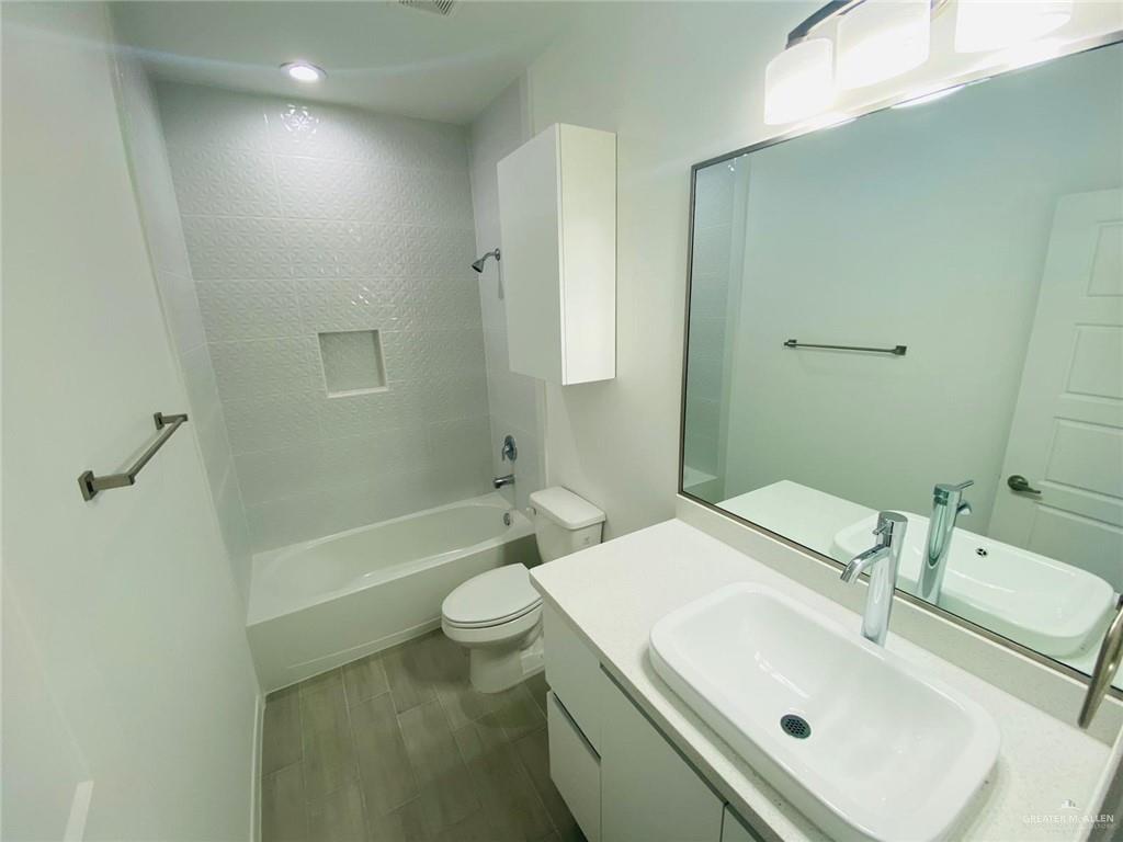 Photo 8 of 1721 Summit Drive #1
