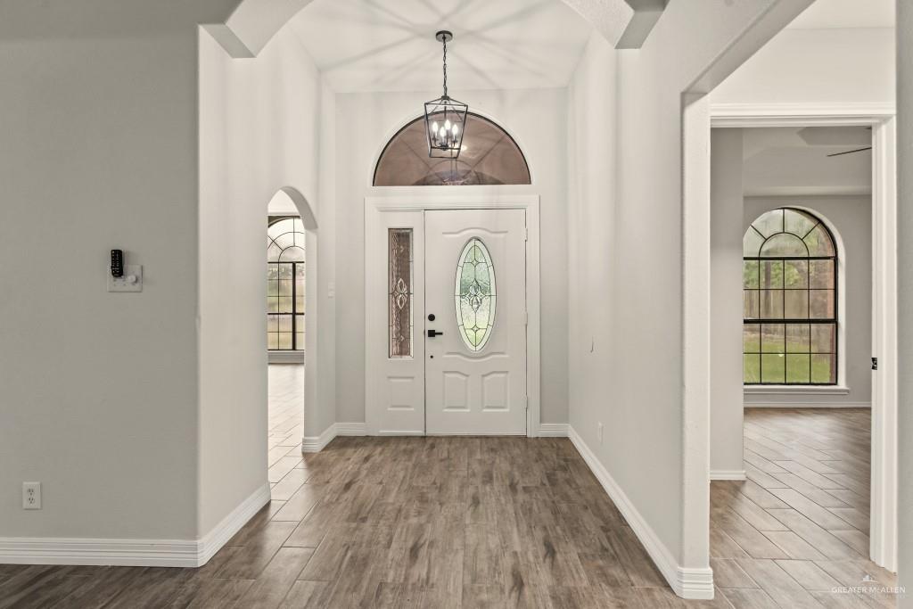 Photo 3 of 413 Los Cerritos Circle