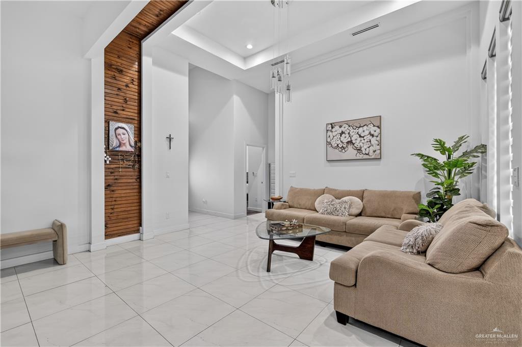 Photo 2 of 1104 Flamingo Avenue