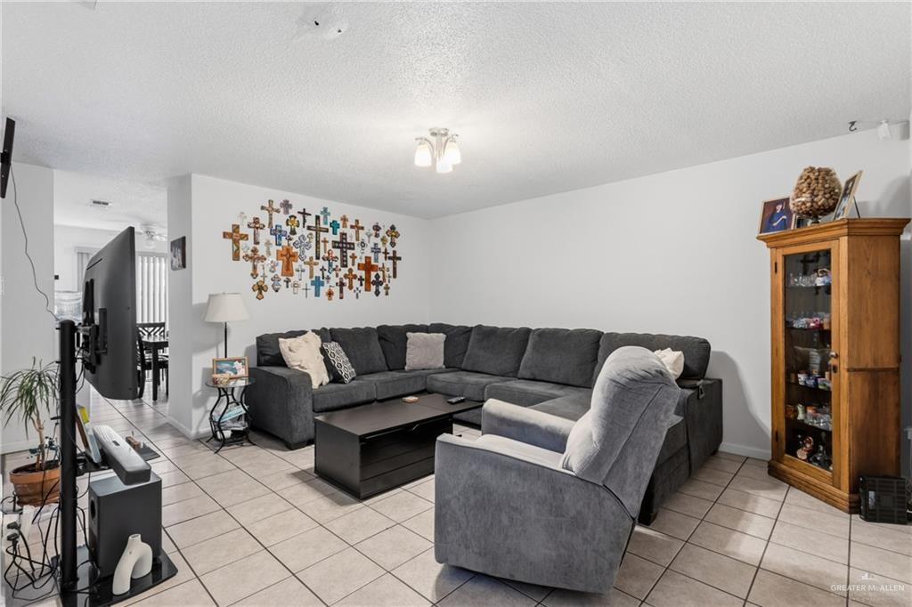 Photo 5 of 608 Iris Avenue