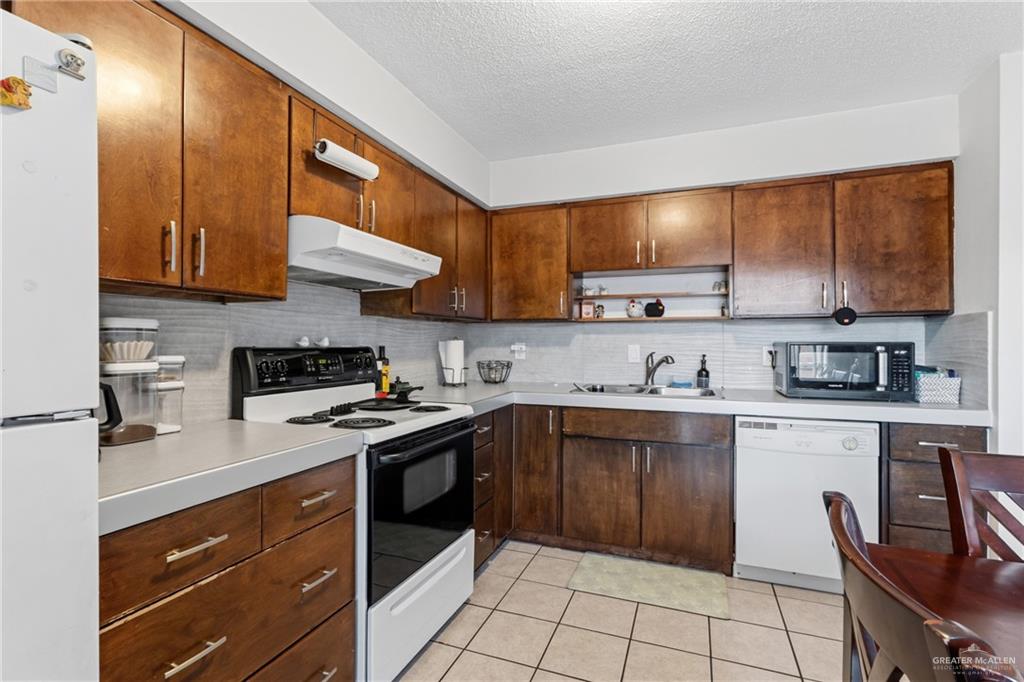 Photo 8 of 608 Iris Avenue