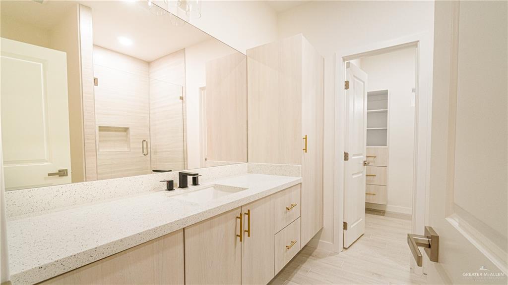 Photo 10 of 5805 Northwestern Avenue #2