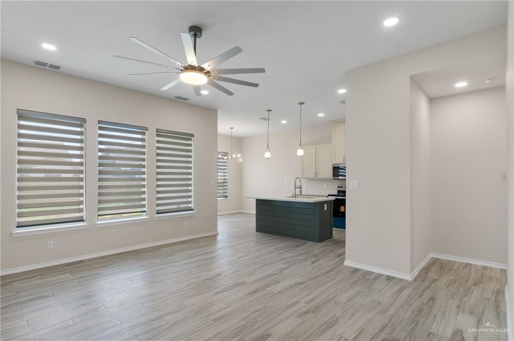 Photo 4 of 18084 Spruce Street