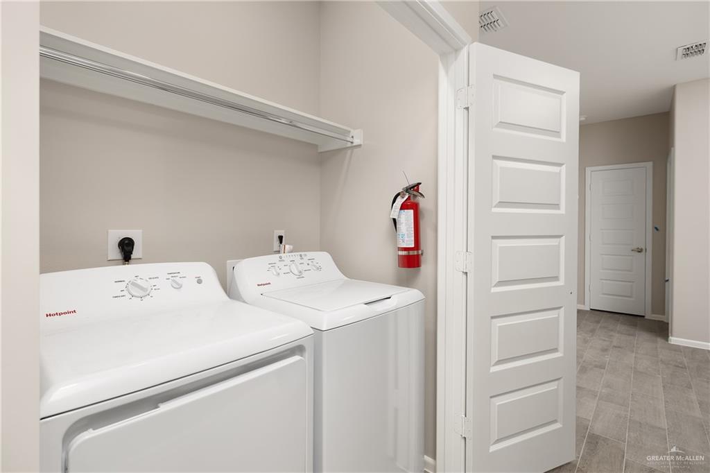 Photo 26 of 2708 Harrison Avenue #4