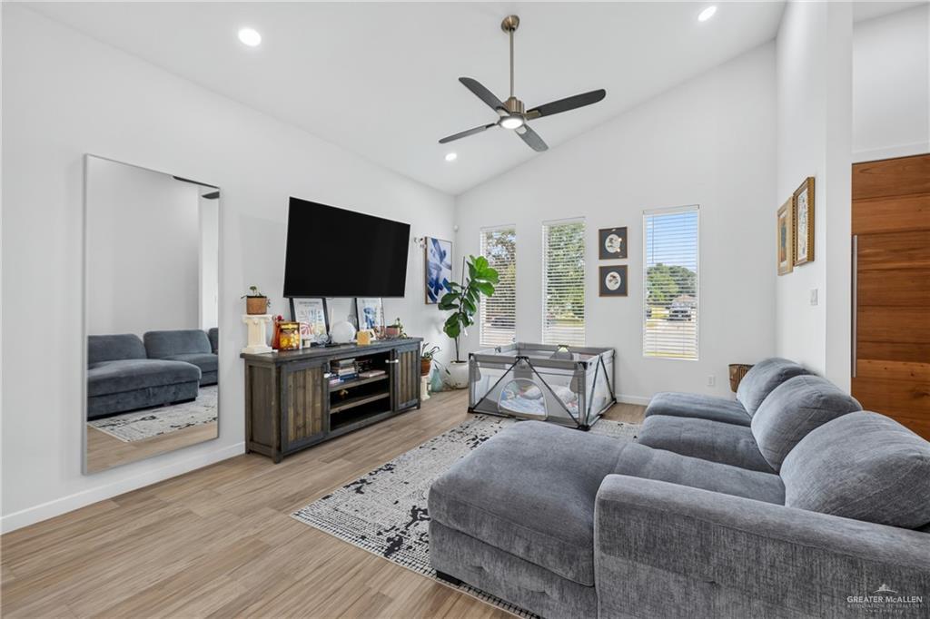 Photo 4 of 3405 Camellia Avenue