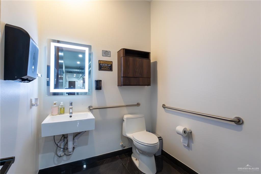 Photo 7 of 1720 Maple Avenue #5