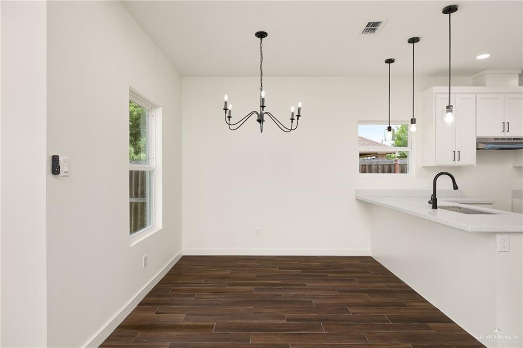 Photo 10 of 604 Pecan Street