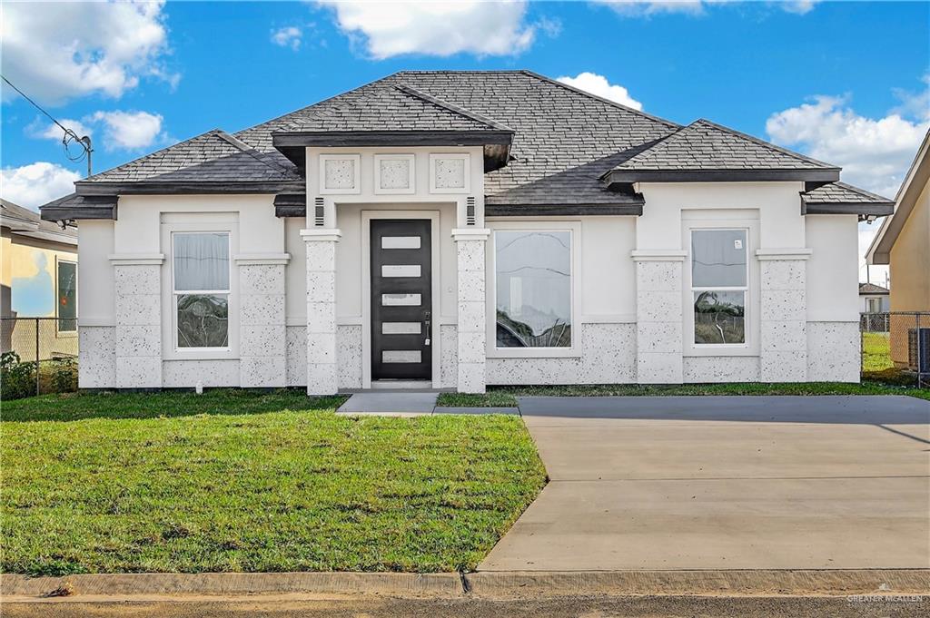 Photo 1 of 331 Barcelona Drive, Donna