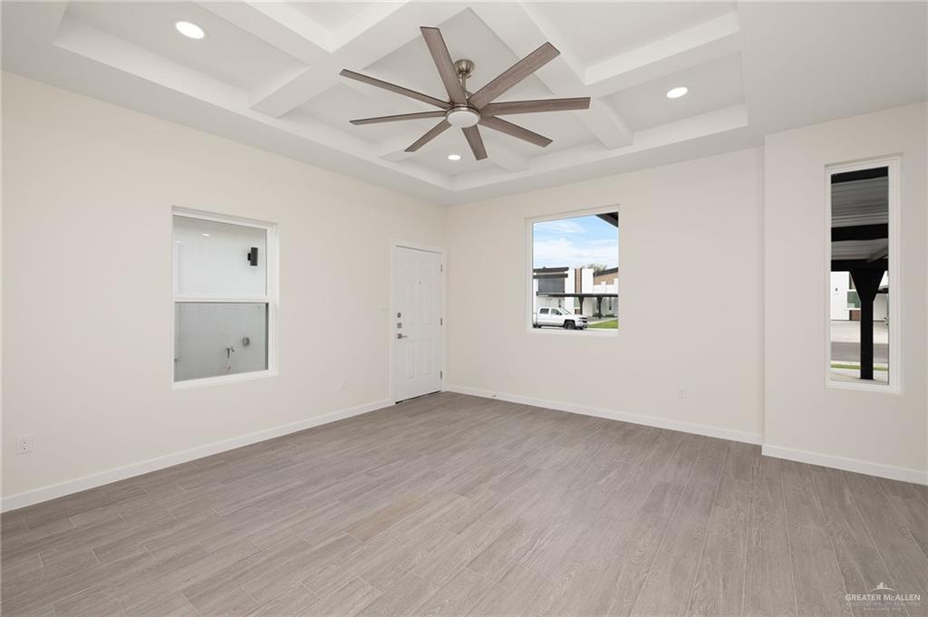 Photo 4 of 608 Emerald Avenue