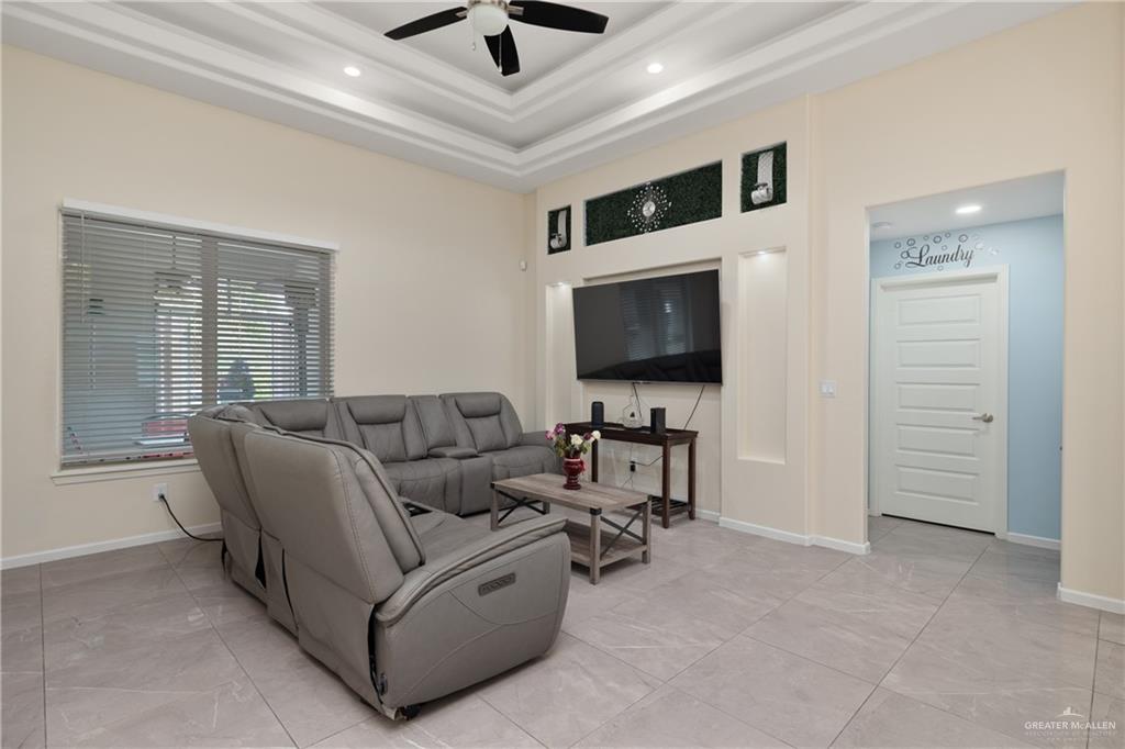Photo 5 of 1407 Combes Avenue