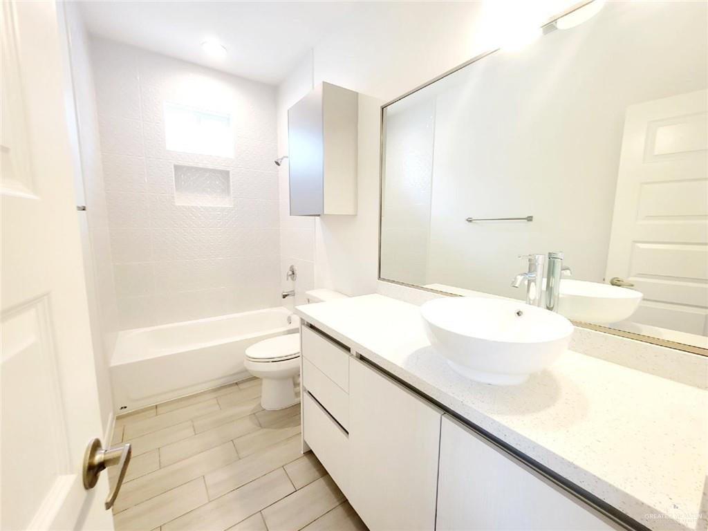 Photo 13 of 2205 Pamplona Street #3