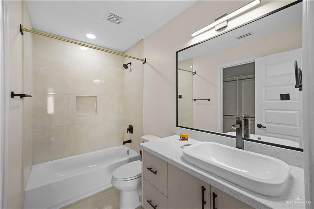 Photo 9 of 2308 San Pascual Street