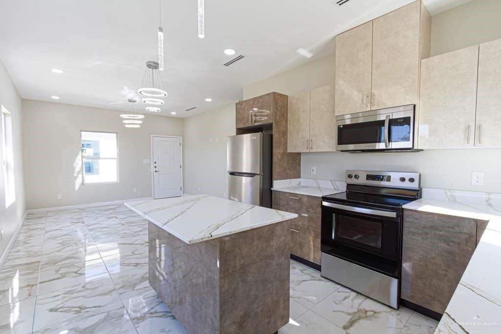 Photo 5 of 409 Emerald Avenue