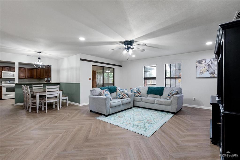 Photo 2 of 1614 Walnut Court