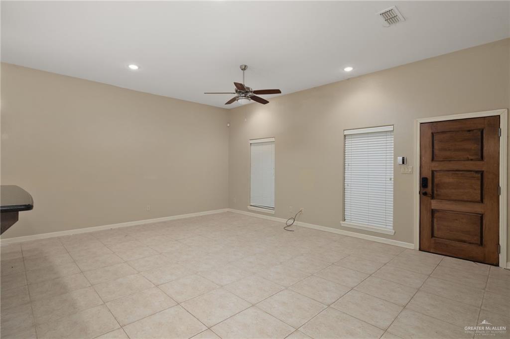 Photo 3 of 2805 Mimosa Street #11