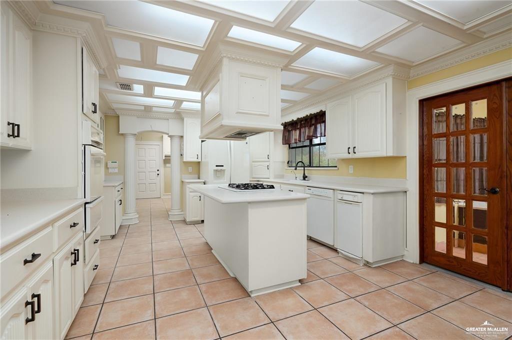 Photo 9 of 2400 Palm Hurst Drive
