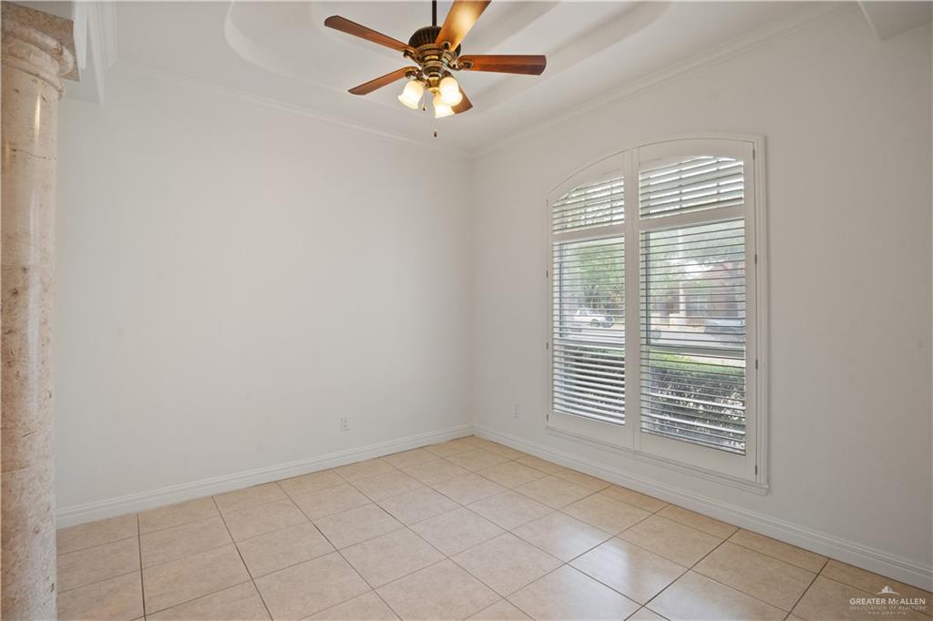 Photo 4 of 5009 Redwood Avenue