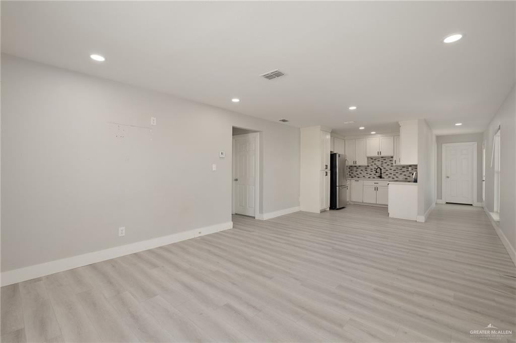 Photo 4 of 1706 La Marina Drive