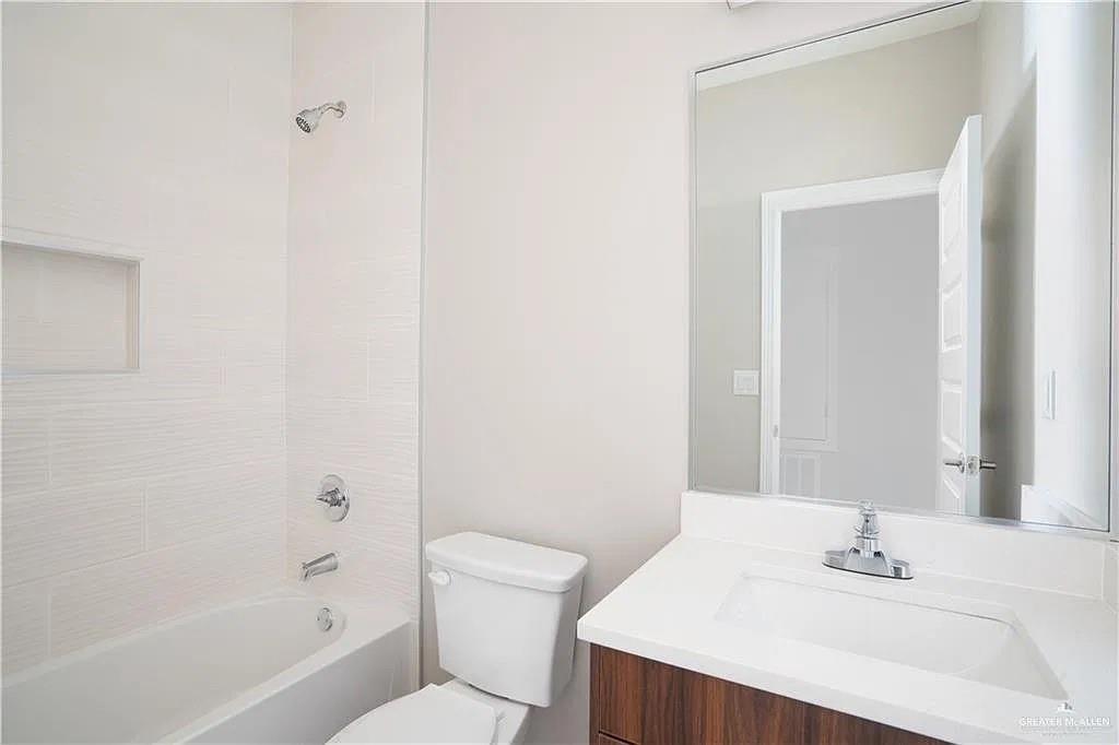 Photo 7 of 4209 La Vista Avenue #4
