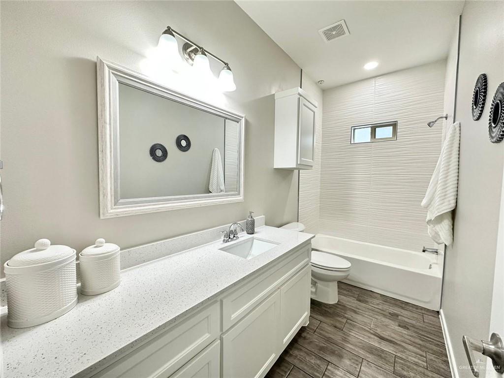 Photo 10 of 1220 Yankton Street #1