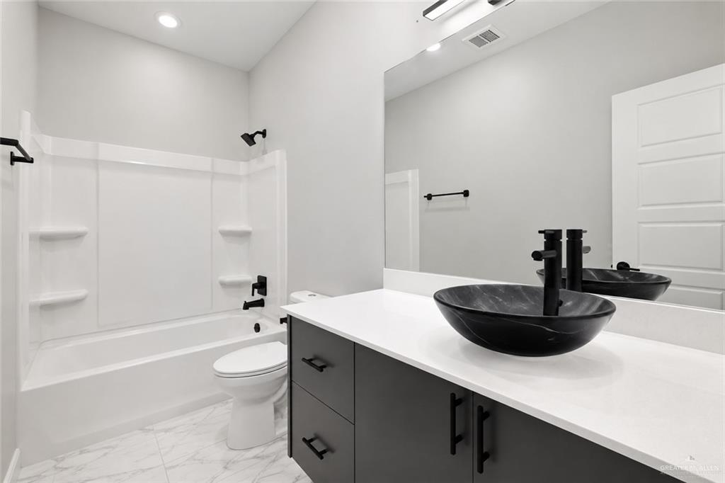 Photo 8 of 1025 Woodson Avenue #4