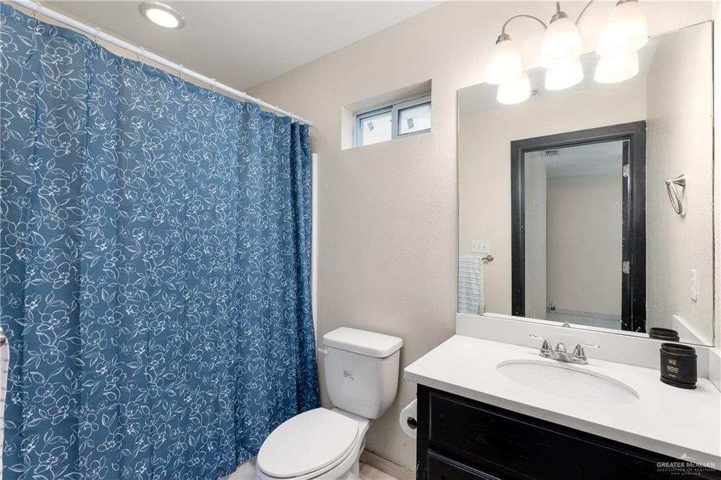Photo 8 of 1403 Kiwi Avenue