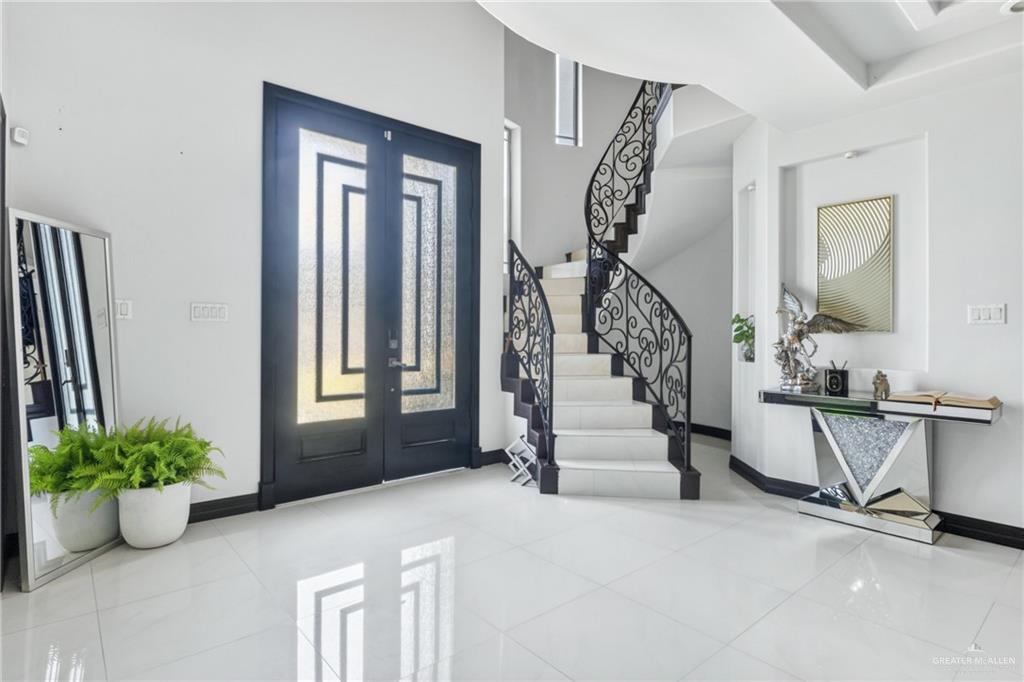 Photo 4 of 5403 Mauritius Lane