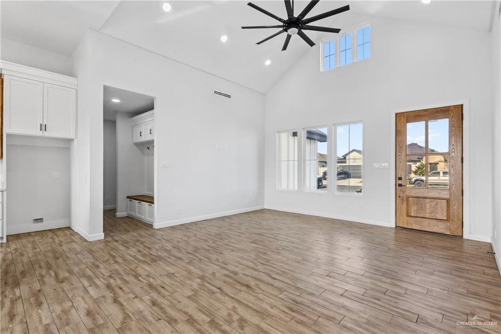 Photo 4 of 1816 Diplomat Drive
