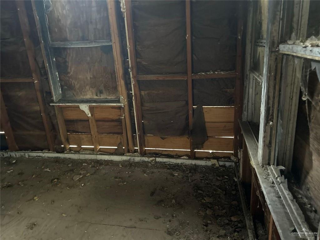 Photo 2 of 405 Hiawatha Street