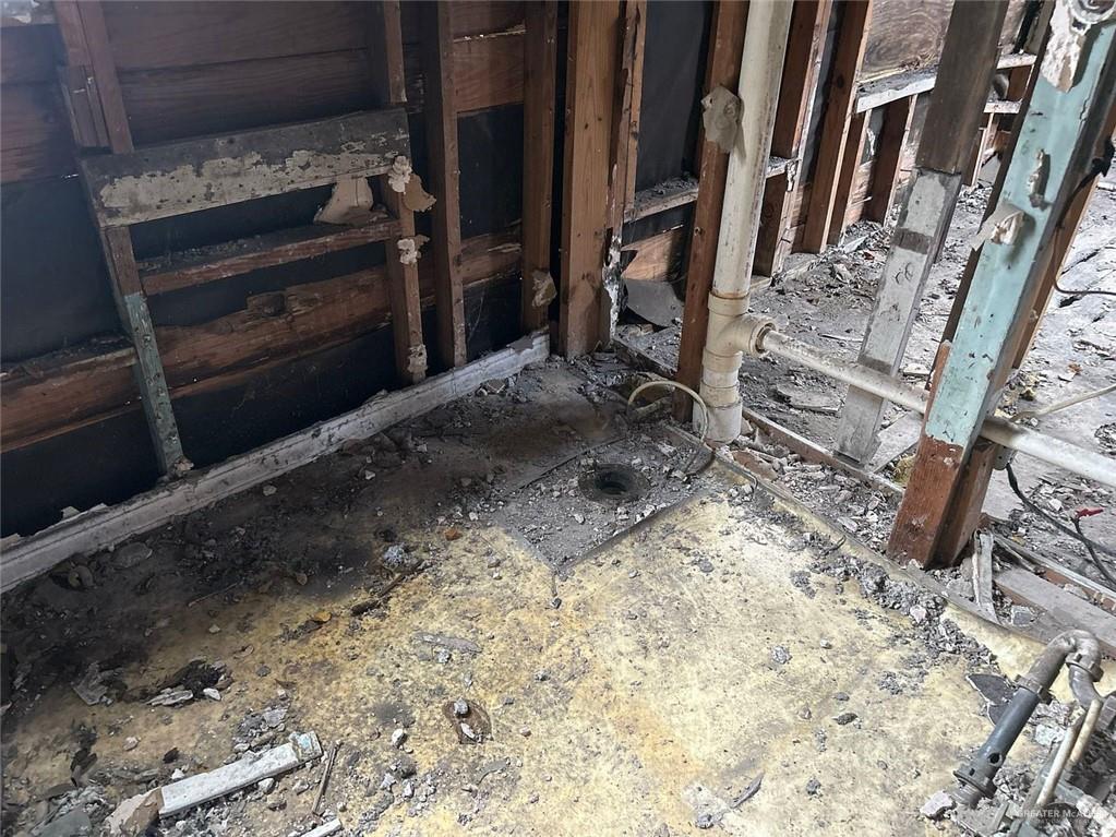 Photo 7 of 405 Hiawatha Street