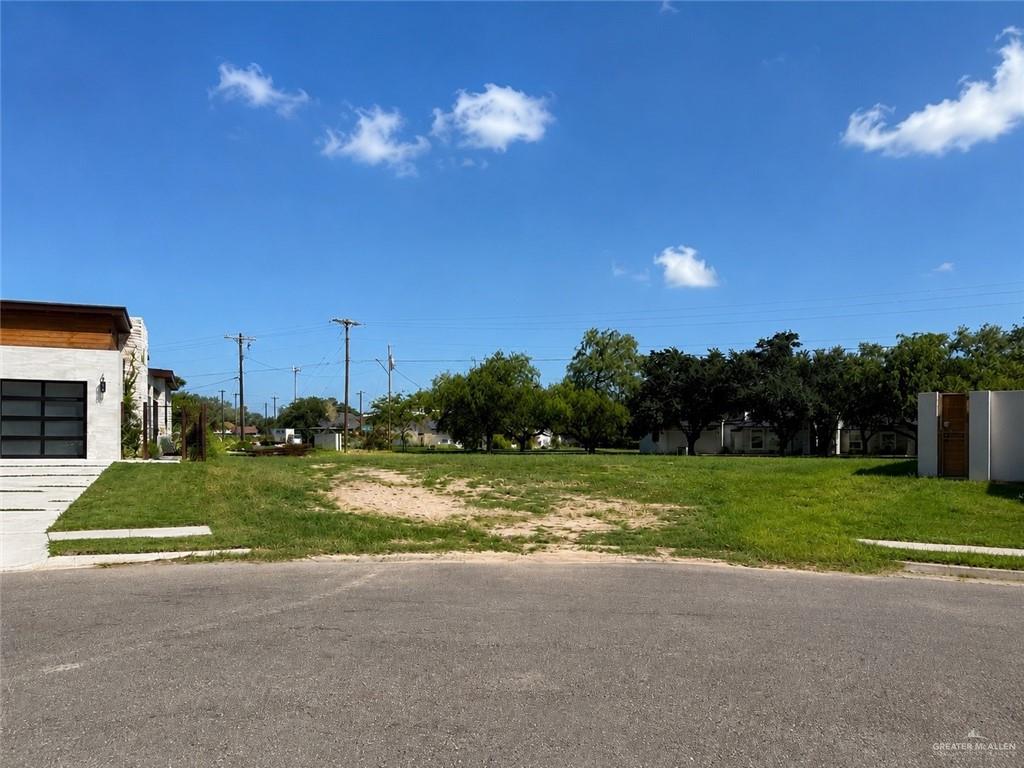 Photo 2 of 1613 Sandstone Drive