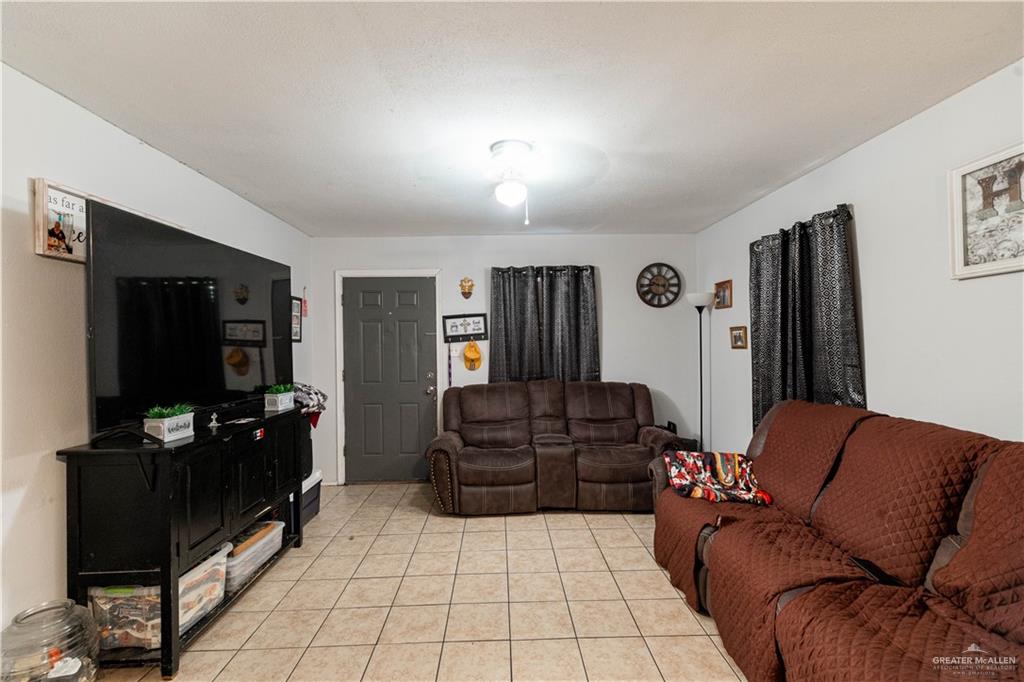 Photo 3 of 905 6th Avenue