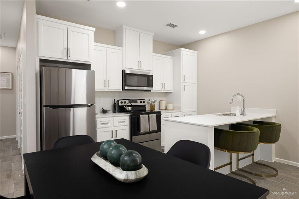Photo 3 of 2813 Harrison Avenue #1