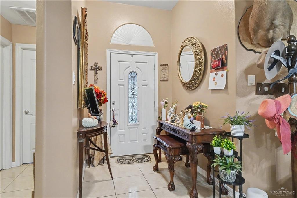 Photo 2 of 1516 Bella Vista Avenue