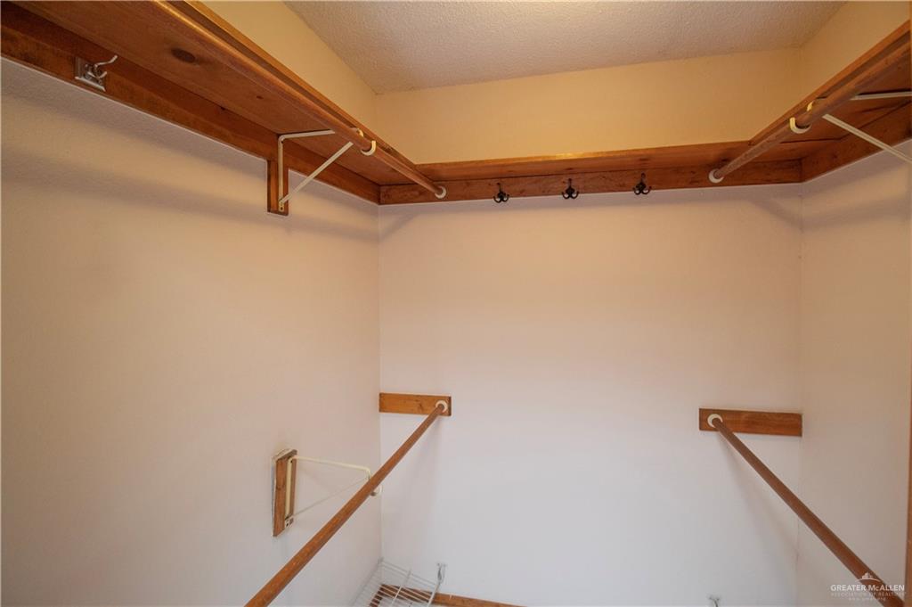 Photo 9 of 1419 Leo Street
