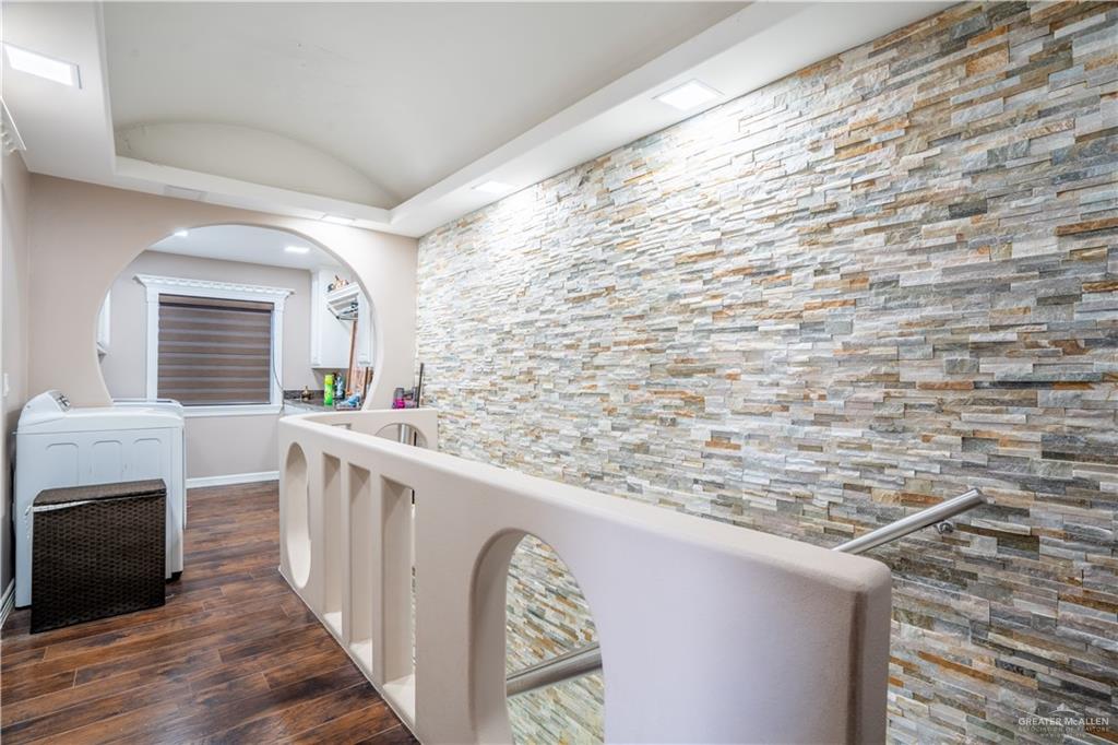 Photo 17 of 306 R Street
