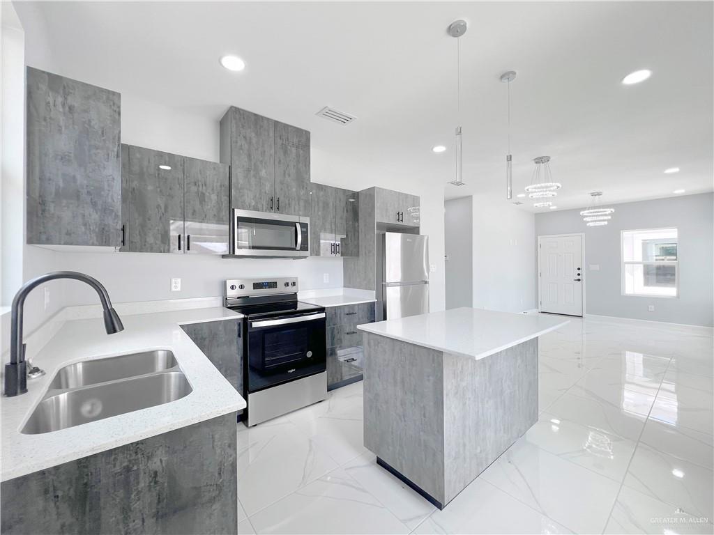 Photo 3 of 823 Woodson Avenue #4