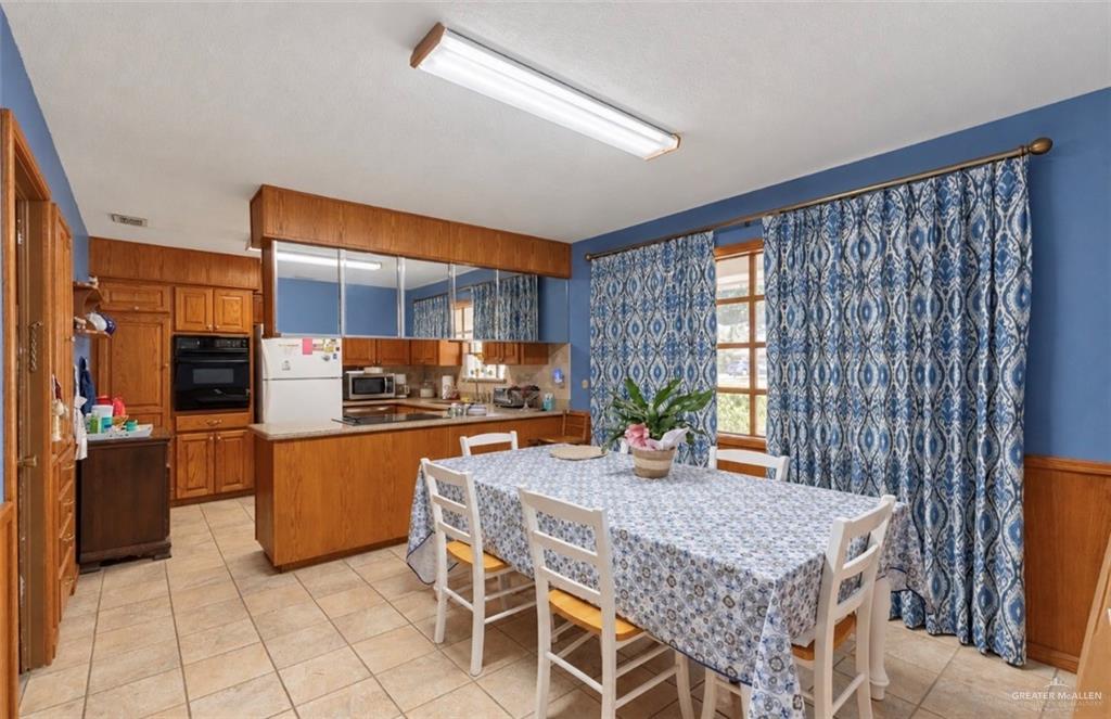 Photo 7 of 1311 Scobey Avenue