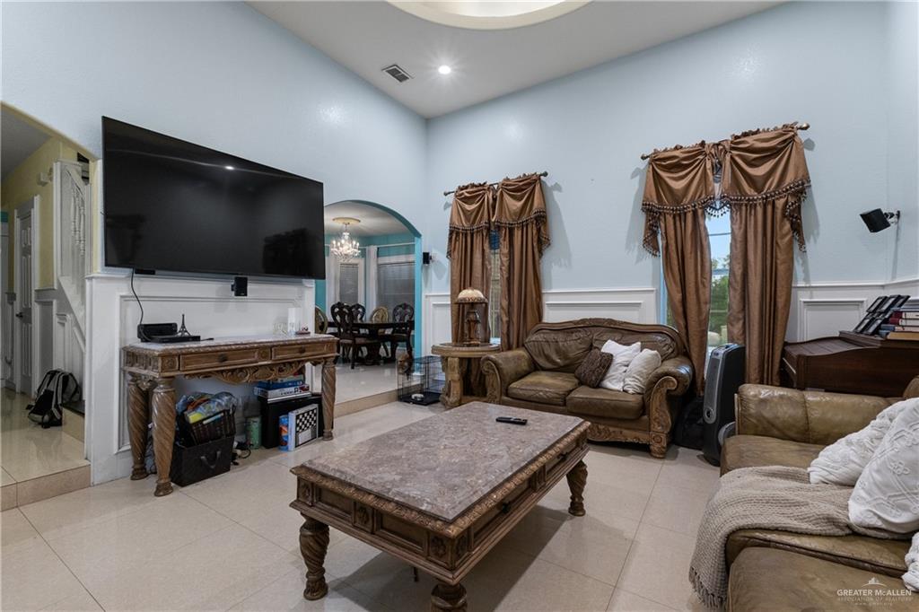 Photo 4 of 5860 Forest Boulevard