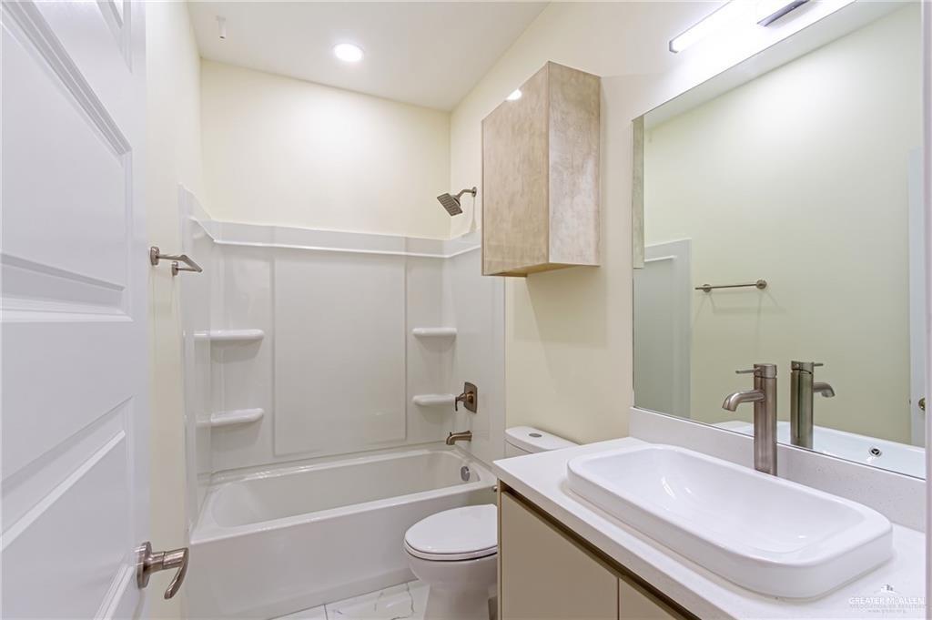 Photo 10 of 2605 Hilltop Avenue