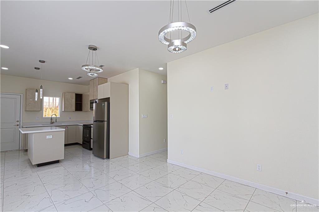 Photo 4 of 2605 Hilltop Avenue