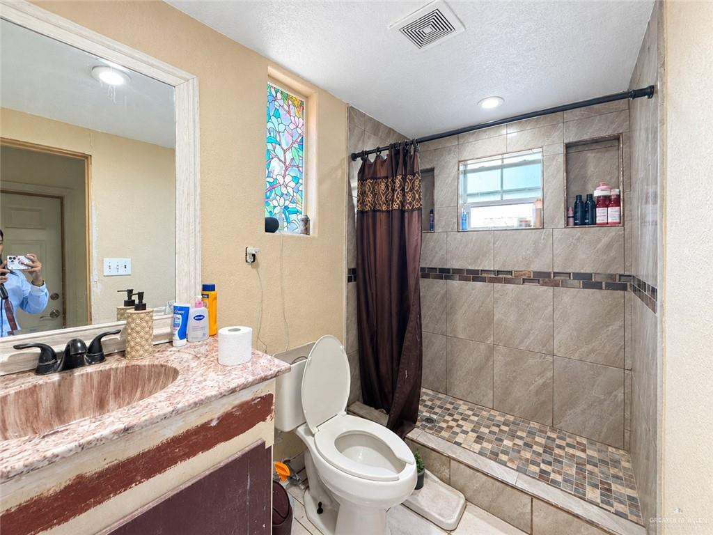 Photo 12 of 4400 Canadiana Lane