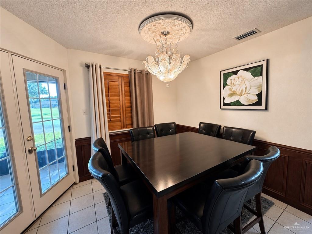 Photo 5 of 4010 Carnation Circle