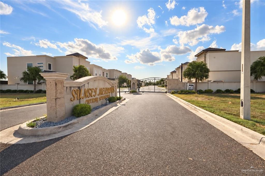 Photo 2 of 1829 Sunset Drive