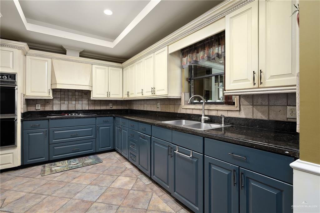 Photo 6 of 305 Bluebird Avenue
