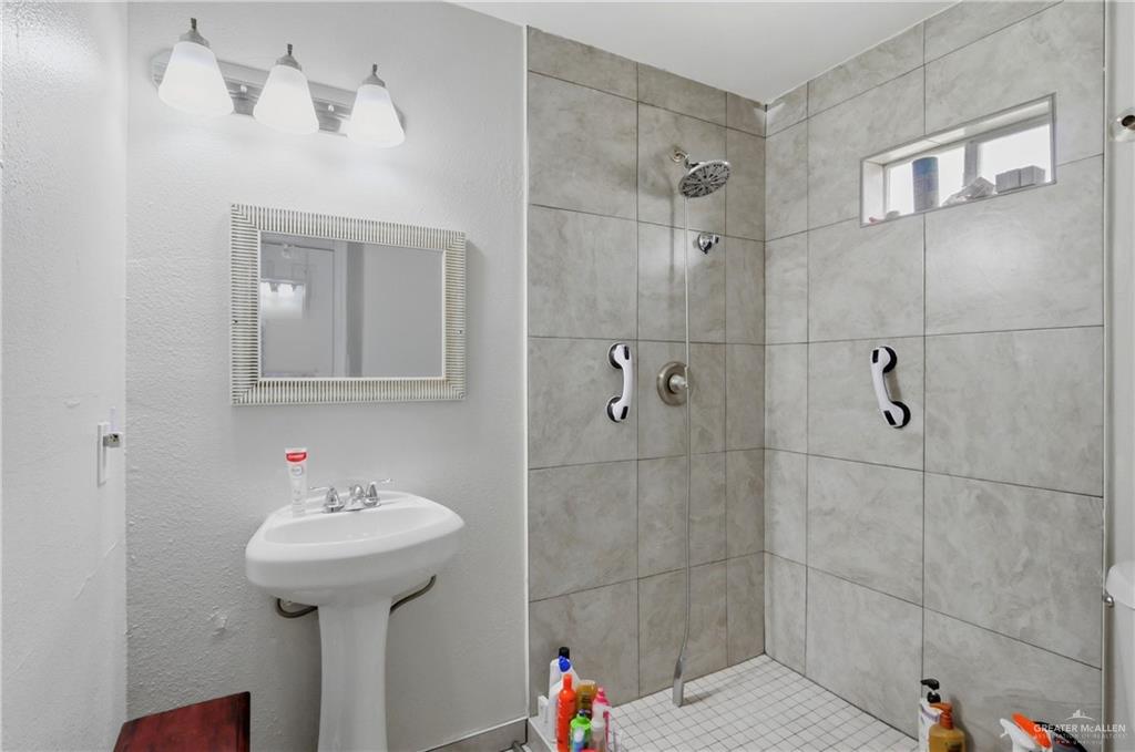 Photo 15 of 232 Spanish Oak Drive