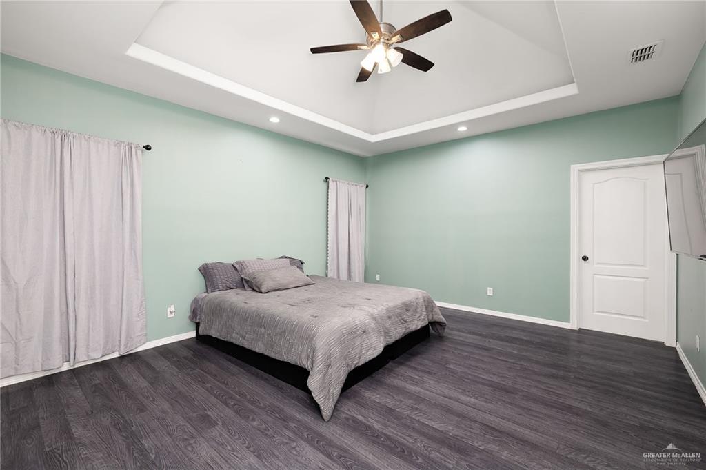 Photo 12 of 5305 Mauritius Lane