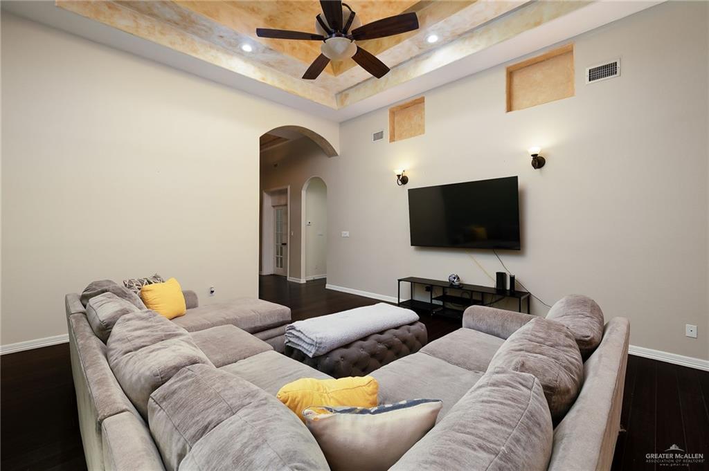 Photo 5 of 5305 Mauritius Lane