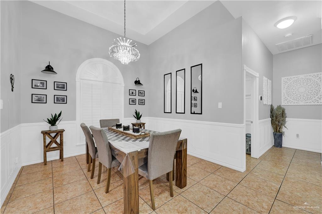 Photo 10 of 404 Los Ebanos Boulevard